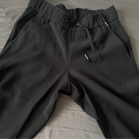 Lululemon On the Fly 7/8 Pant 25” Woven Black Size 6 - Picture 5 of 8